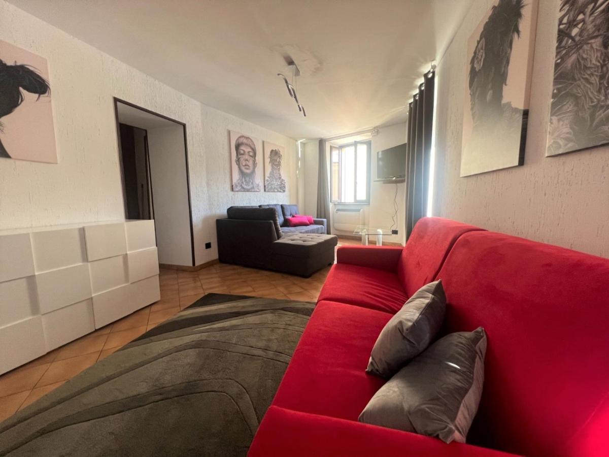 Apartment In Central Square With Lake View Лено Екстериор снимка