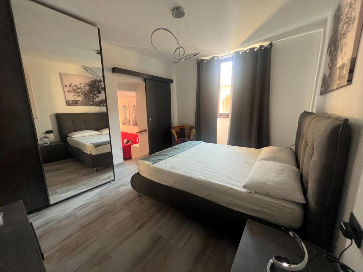 Apartment In Central Square With Lake View Лено Екстериор снимка
