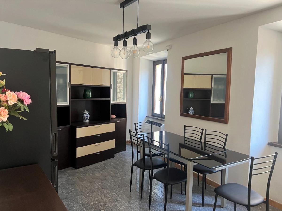Apartment In Central Square With Lake View Лено Екстериор снимка