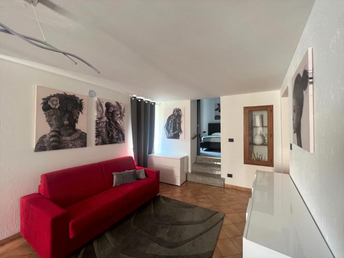 Apartment In Central Square With Lake View Лено Екстериор снимка
