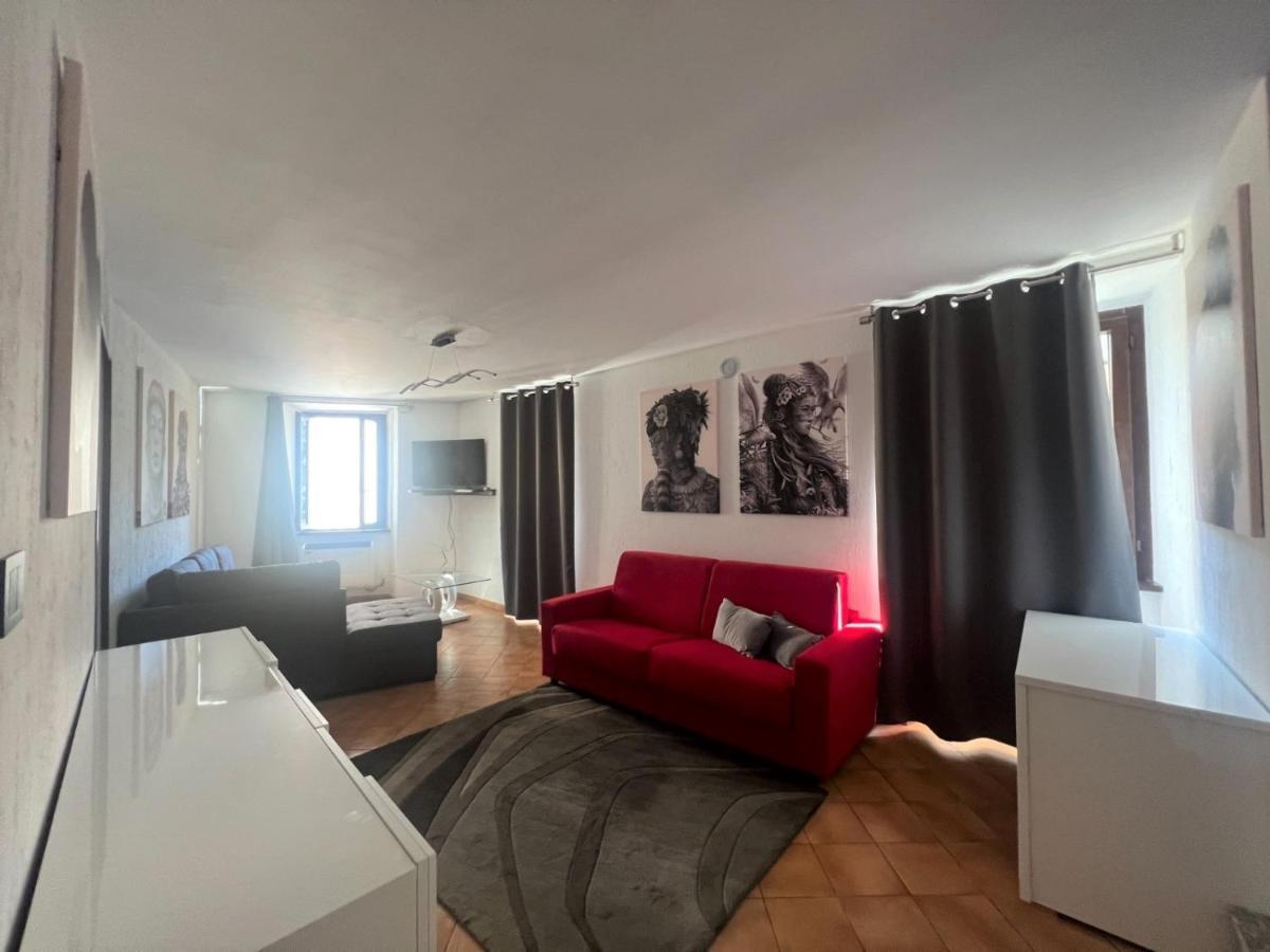 Apartment In Central Square With Lake View Лено Екстериор снимка