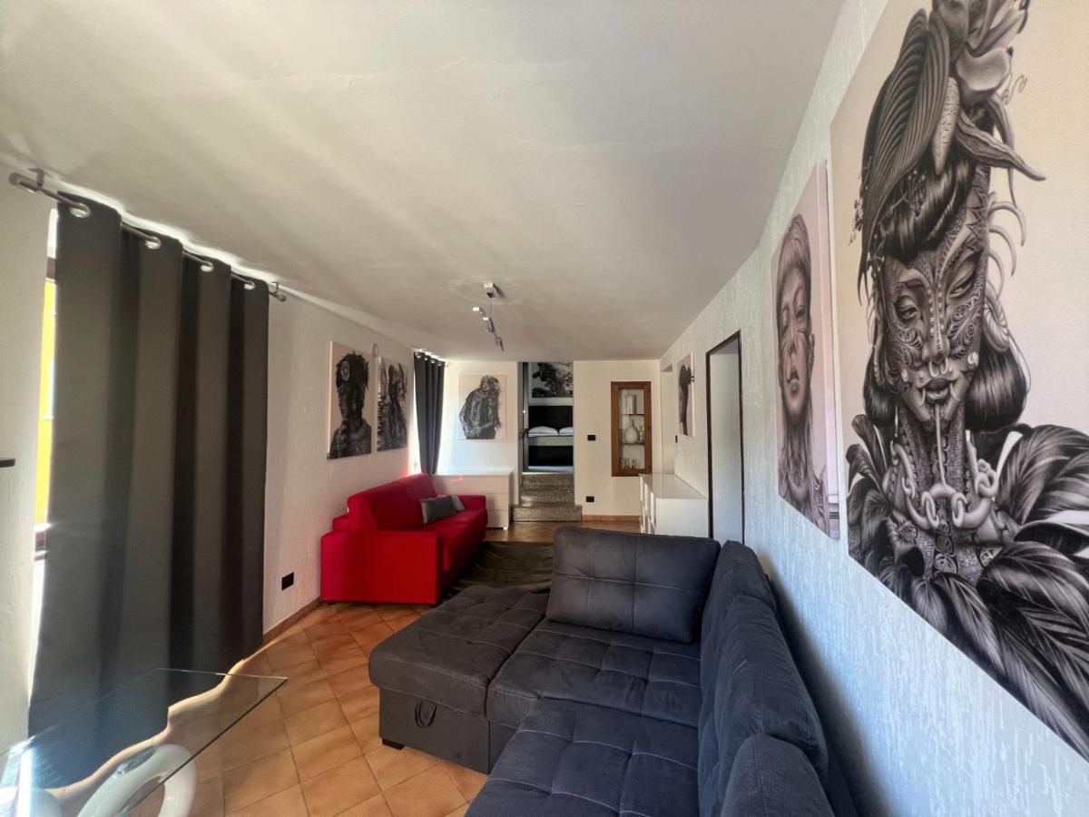 Apartment In Central Square With Lake View Лено Екстериор снимка