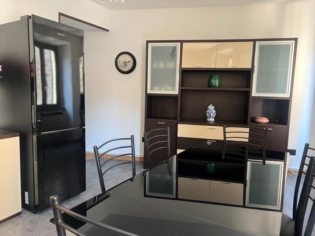 Apartment In Central Square With Lake View Лено Екстериор снимка