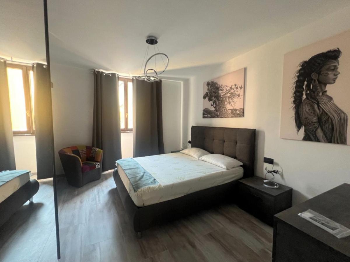 Apartment In Central Square With Lake View Лено Екстериор снимка