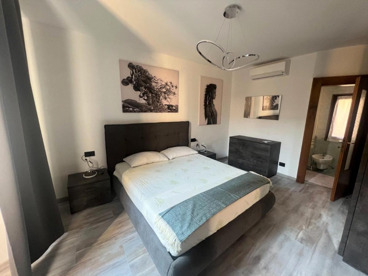 Apartment In Central Square With Lake View Лено Екстериор снимка